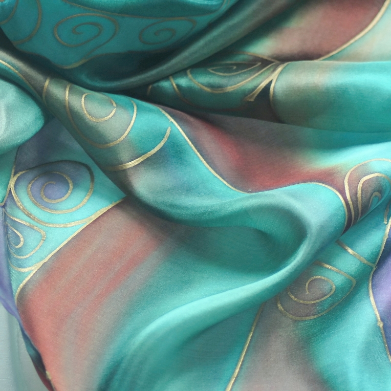 Hedvábný šátek - Spirály v tyrkysu