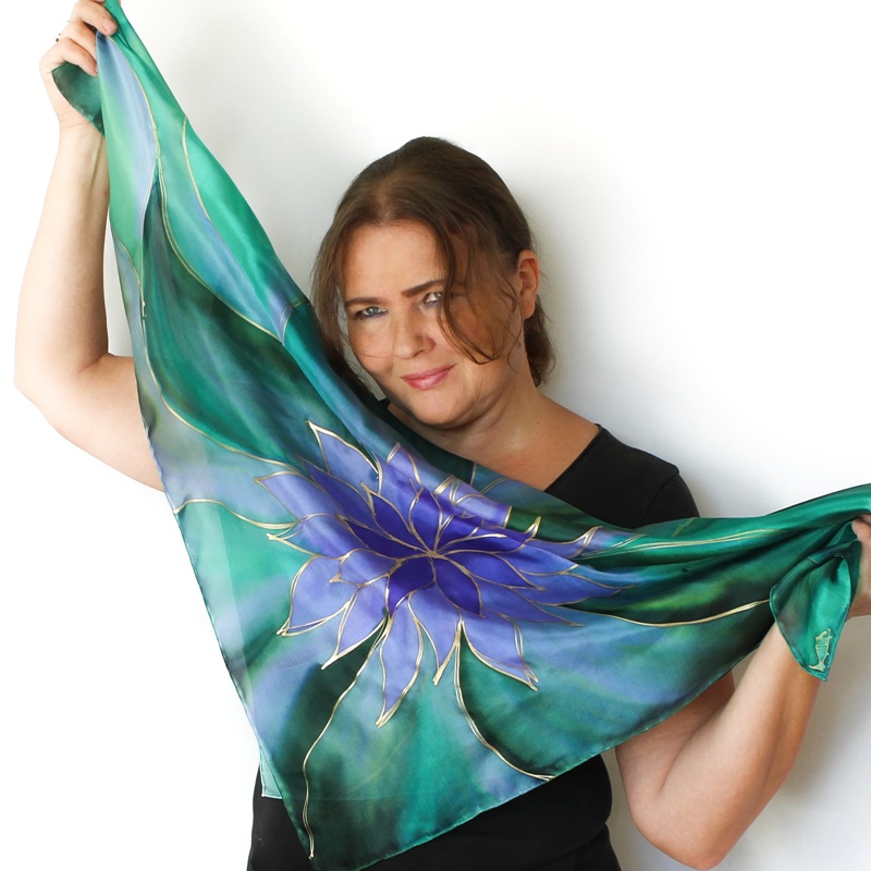 Hedvábný šátek - Zeleno fialový květ
