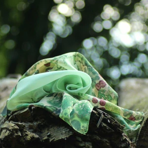 Hedvábný šátek - V houští