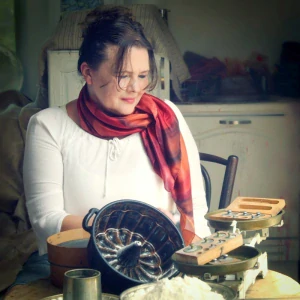 Hedvábný šátek - Červeno skořicový