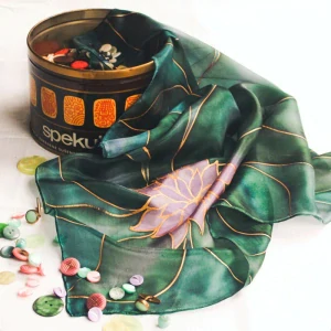 Hedvábný šátek - Zelenofialový kvítek