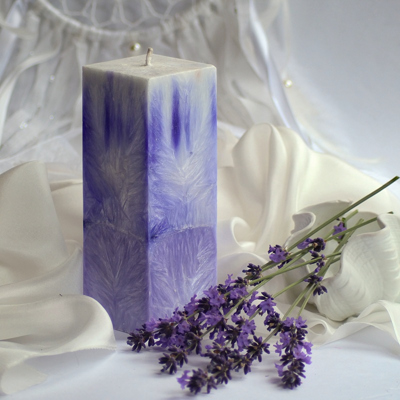 Svíčka ve tvaru kvádru - Bílo levandulová