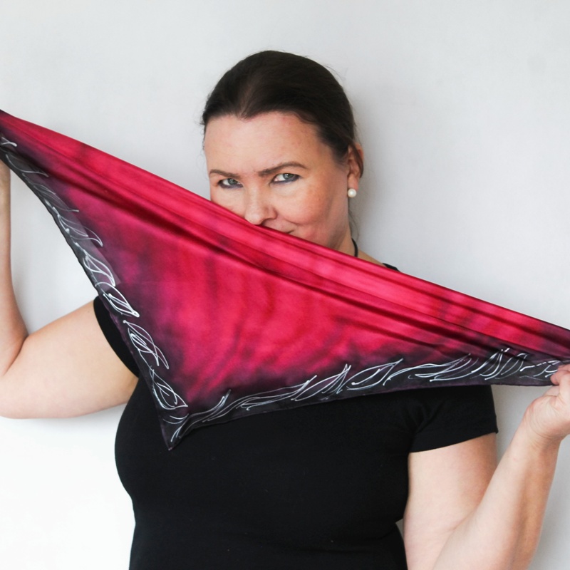 Hedvábný šátek - Černo cyklámenový