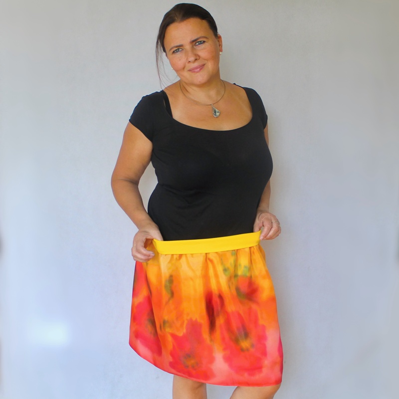 Hedvábná sukně - Máky v obilí