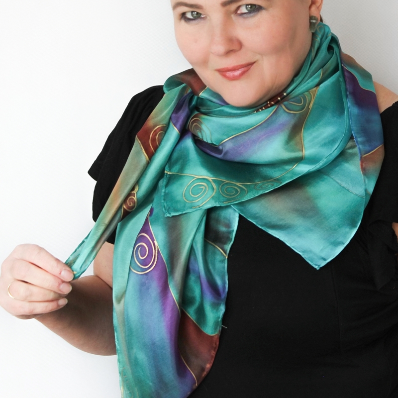 Hedvábný šátek - Spirály v tyrkysu