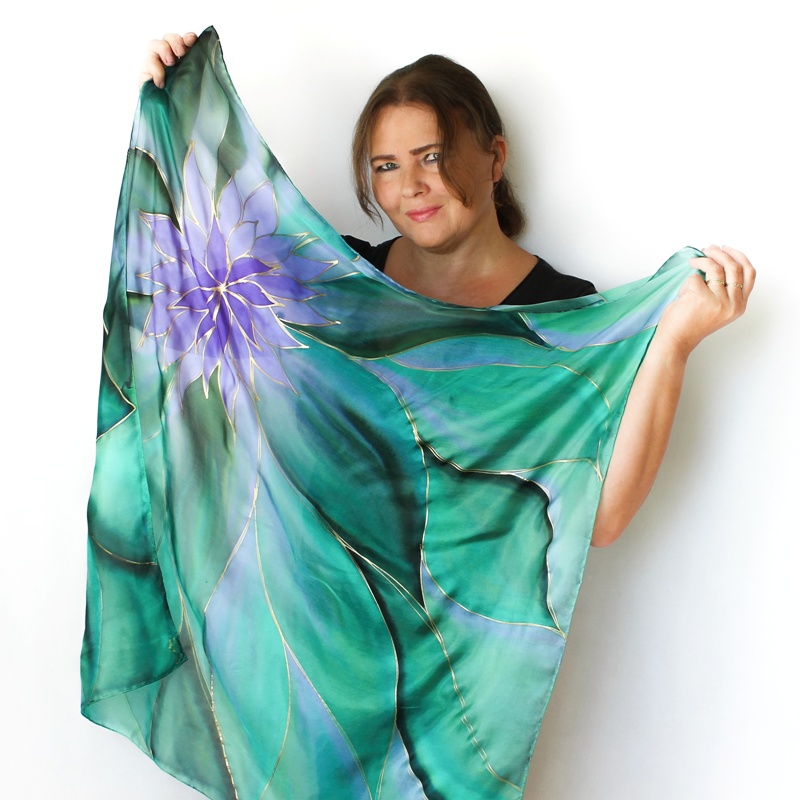 Hedvábný šátek - Zeleno fialový květ