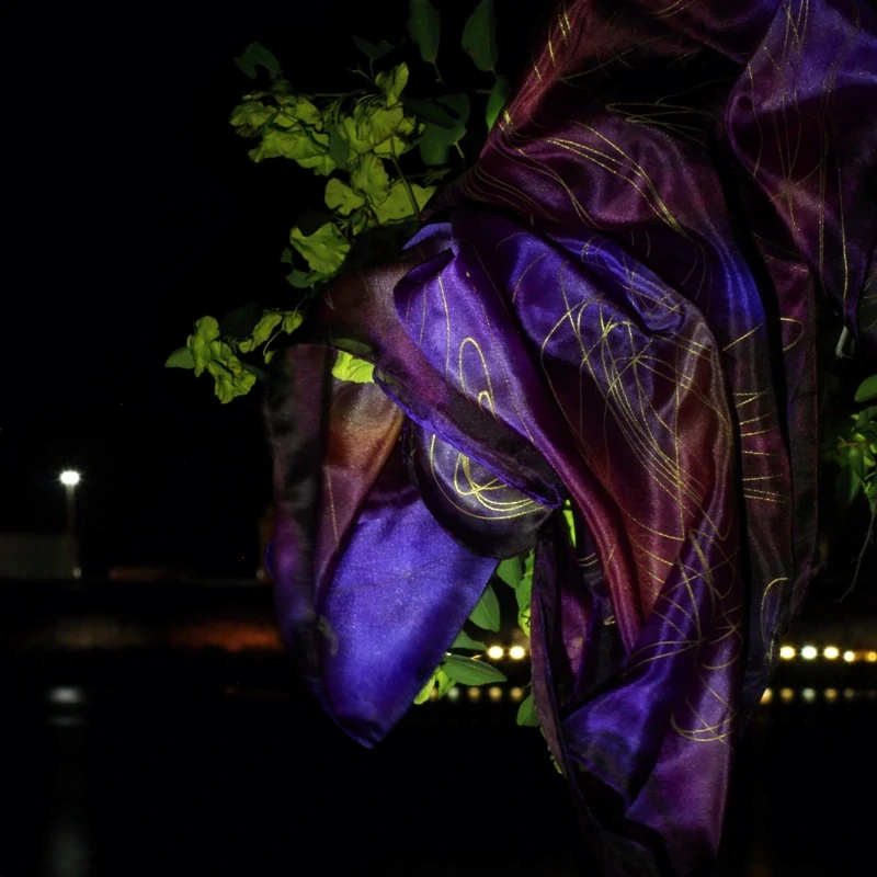 Hedvábný šátek - Fialová noc