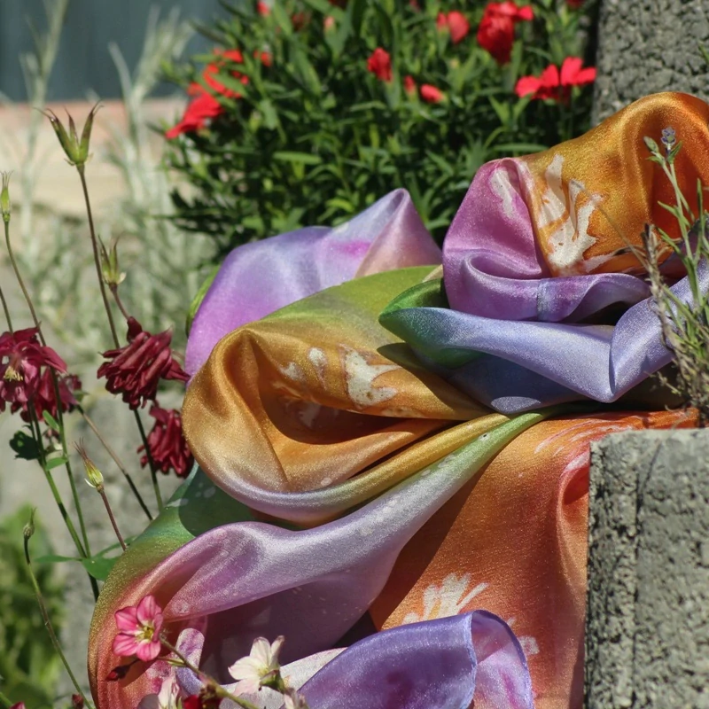 Hedvábný šátek - Rozkvetlá louka