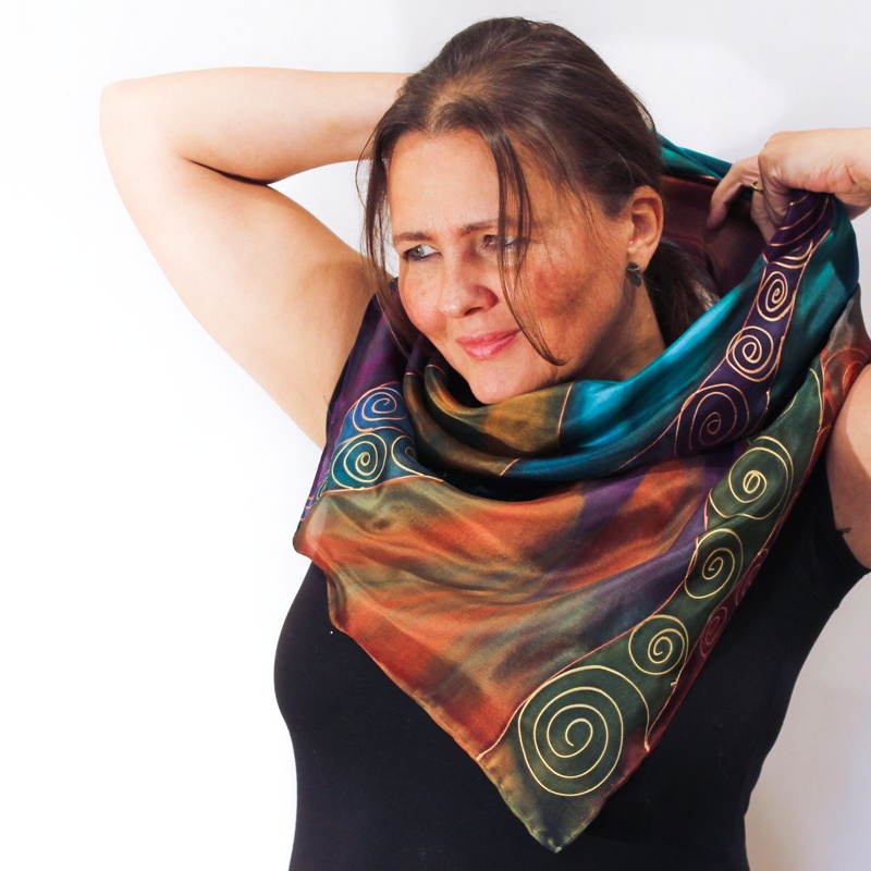 Hedvábný šátek - Spirály na vlnách