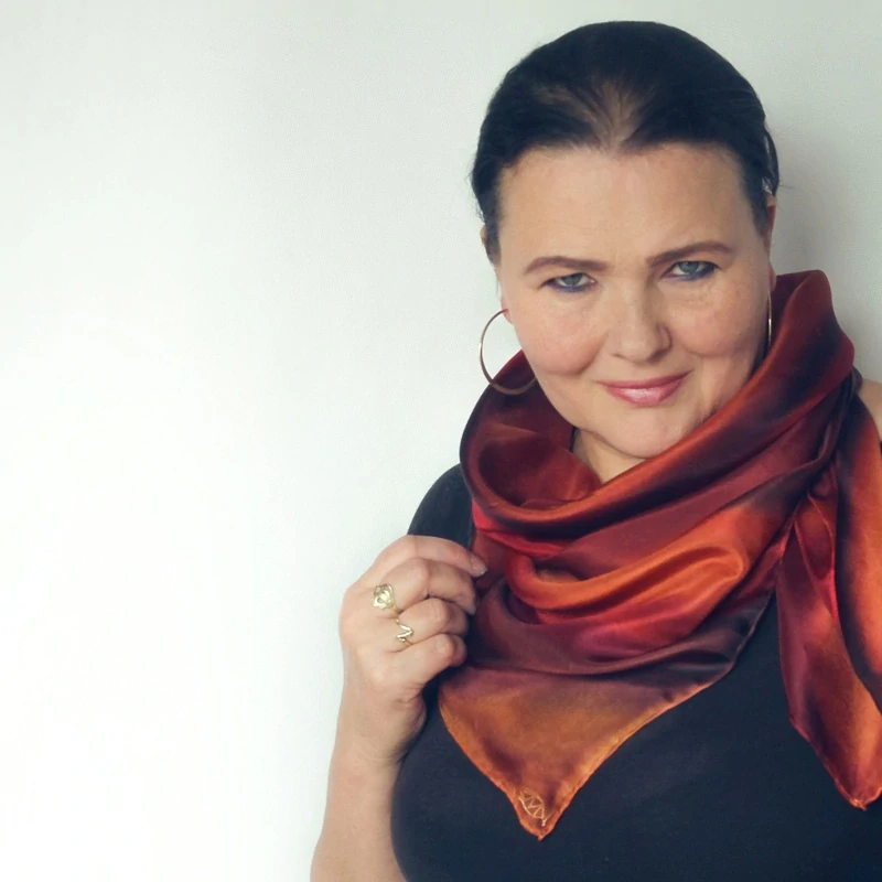 Hedvábný šátek - Červeno skořicový