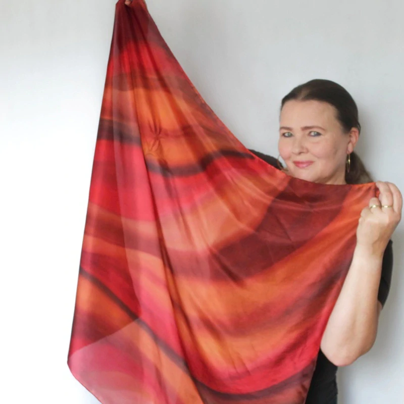 Hedvábný šátek - Červeno skořicový