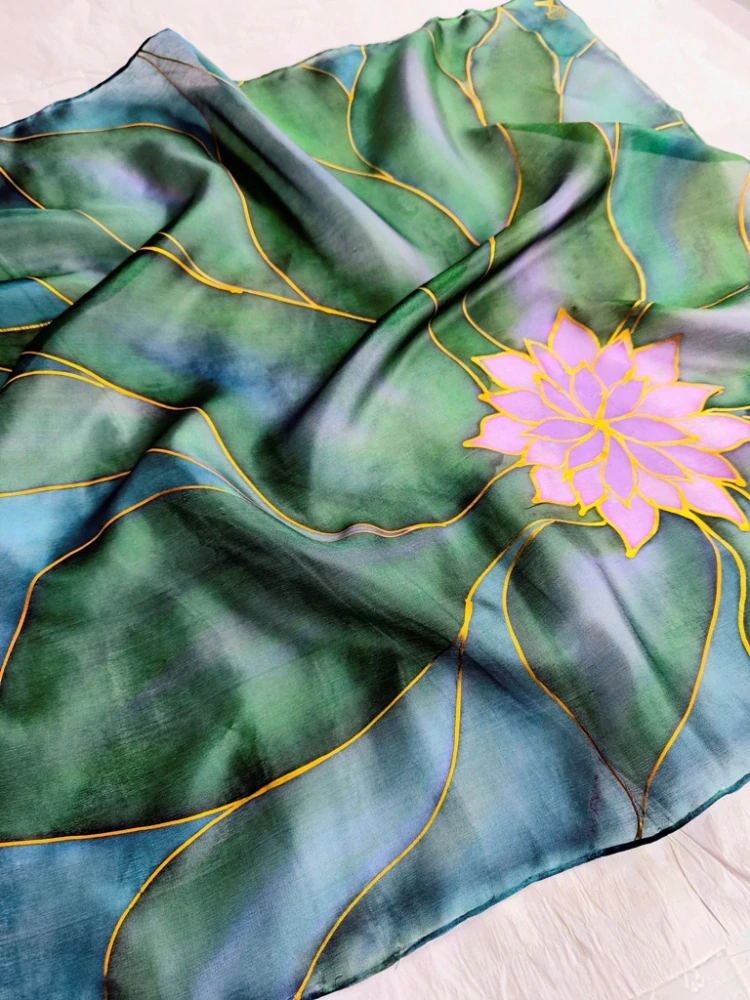 Hedvábný šátek - Zelenofialový kvítek