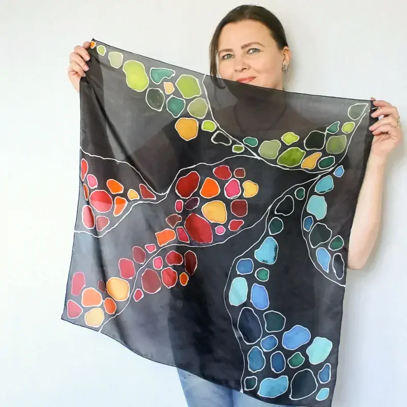 Hedvábný šátek - Pestrý svět