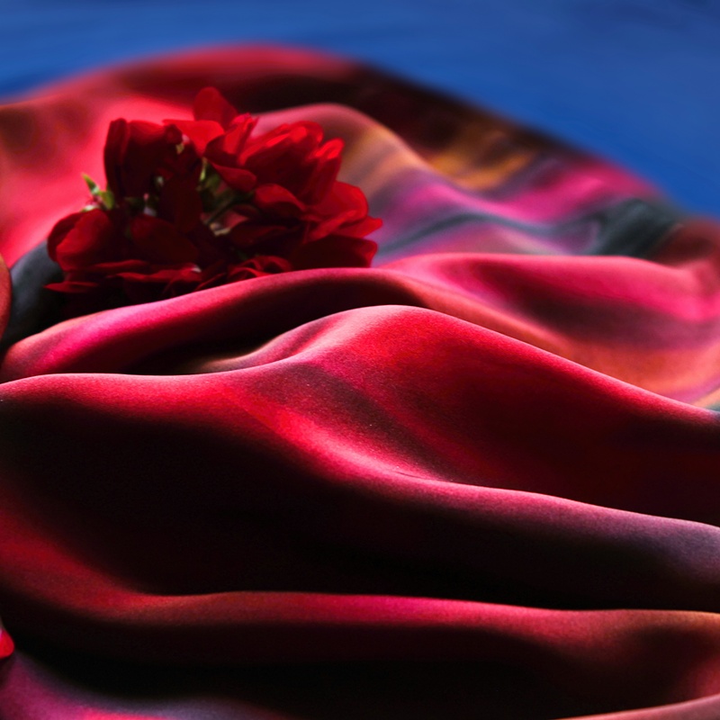 Hedvábná sukně - Čas vlčích máků