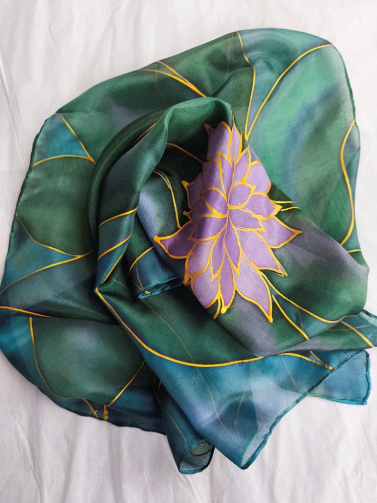 Hedvábný šátek - Zelenofialový kvítek