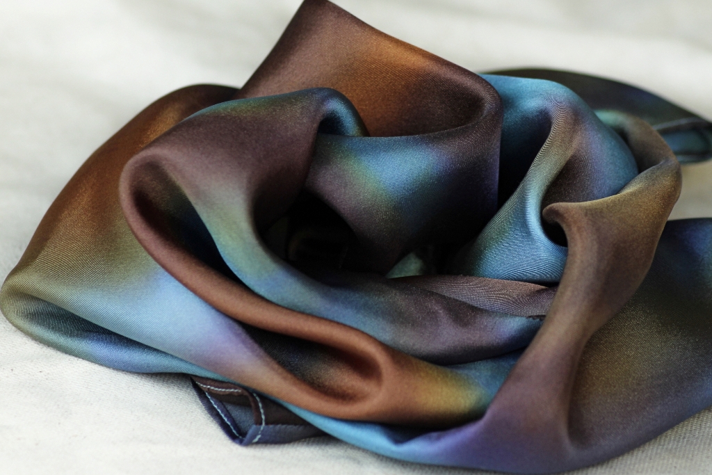 Hedvábný nákrčník - Nebe na zemi