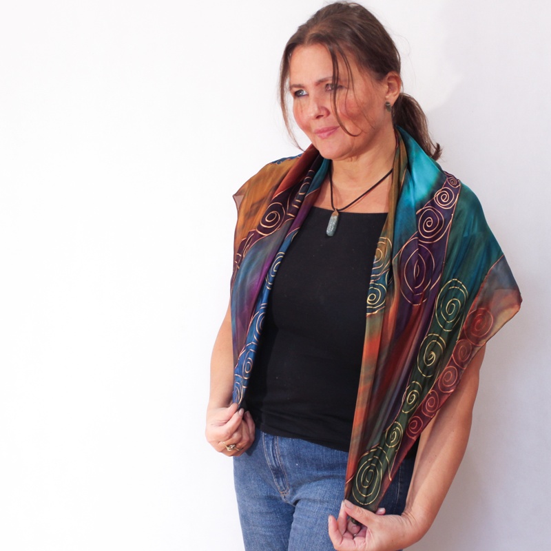 Hedvábný šátek - Spirály na vlnách