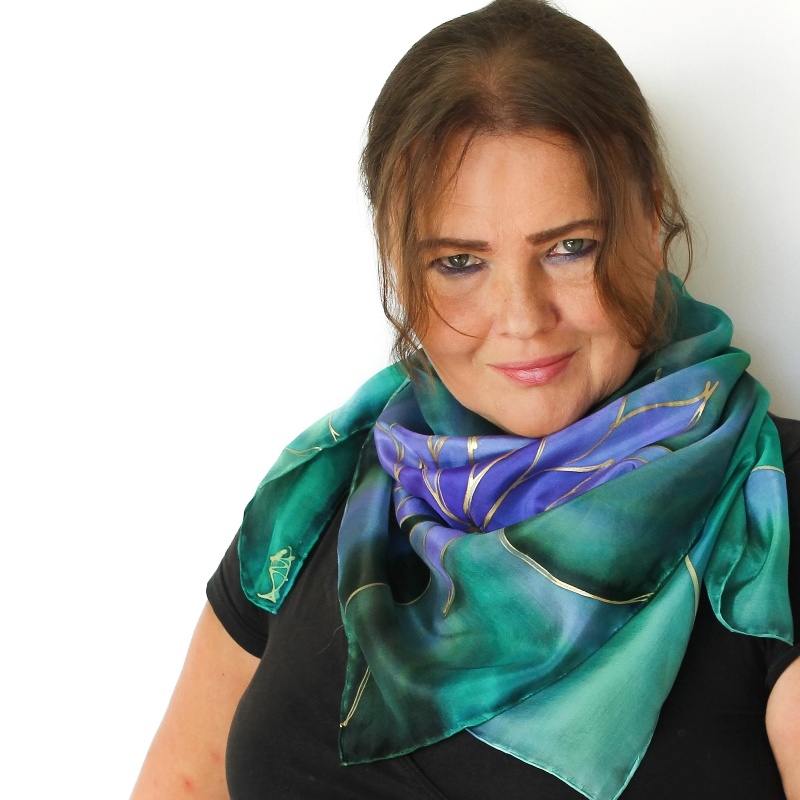 Hedvábný šátek - Zeleno fialový květ