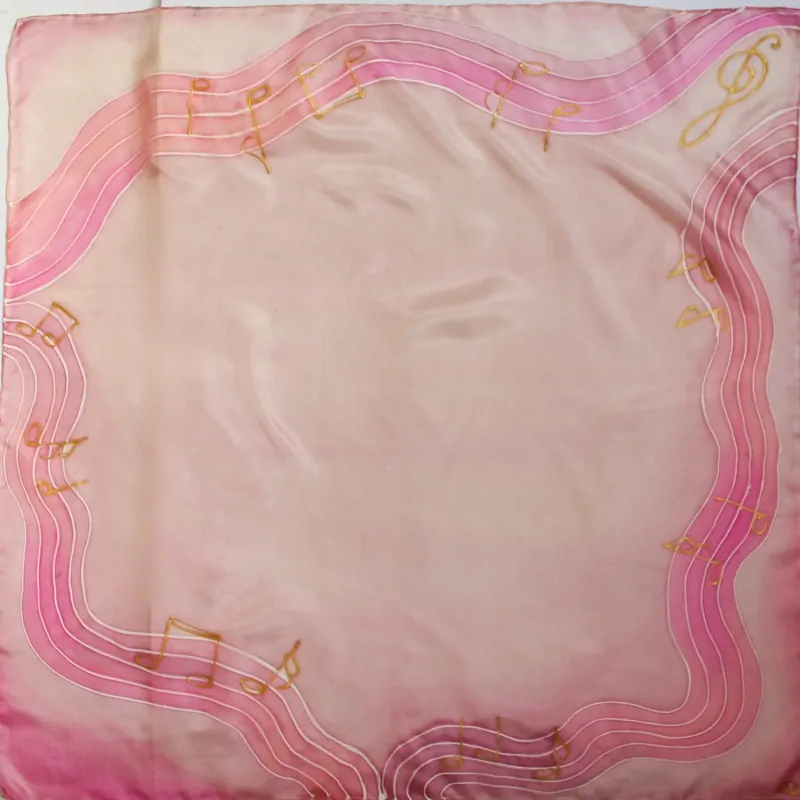 Hedvábný šátek - Pudrový s notami