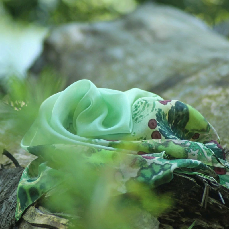 Hedvábný šátek - V houští