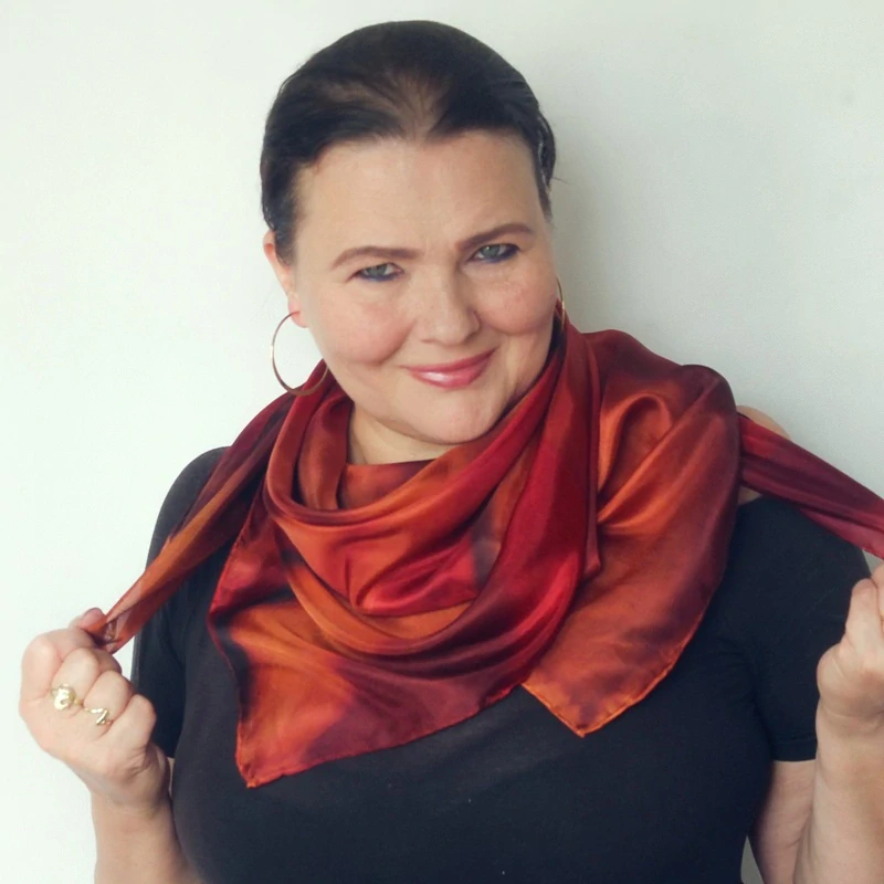 Hedvábný šátek - Červeno skořicový