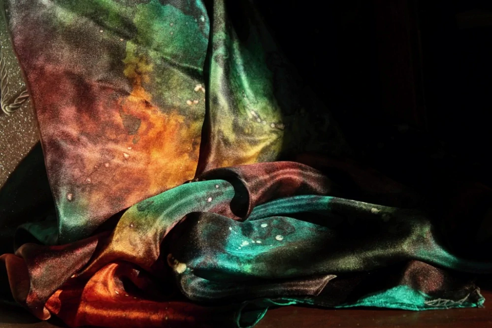 Hedvábný šál - Kosmický sen