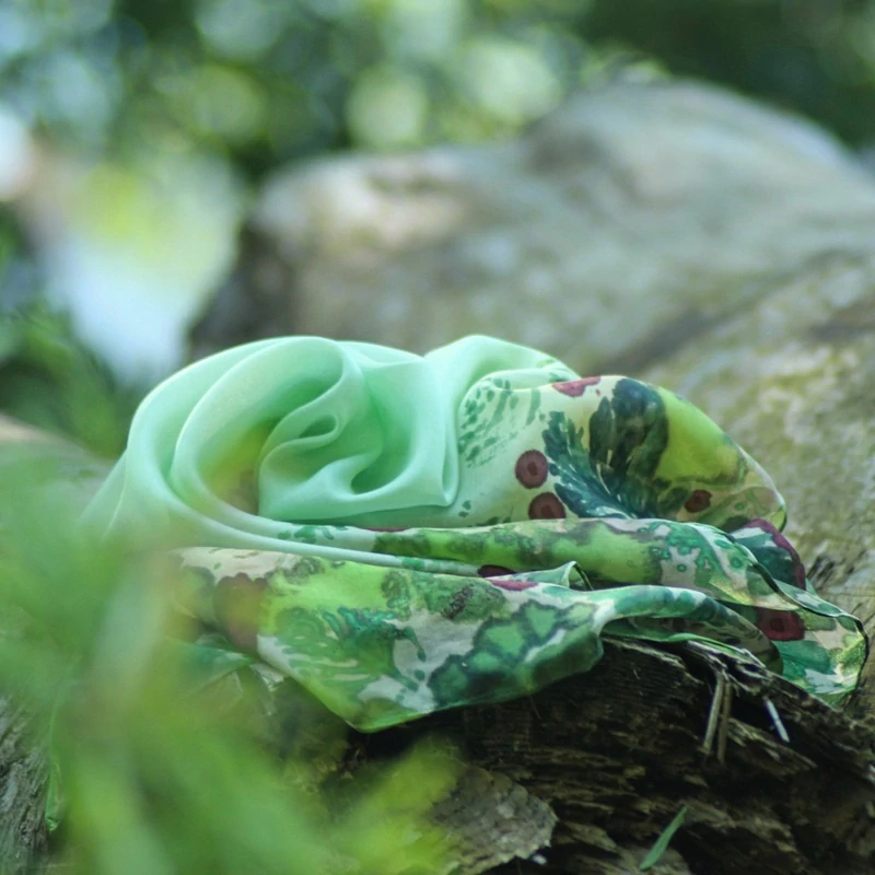 Hedvábný šátek - V houští