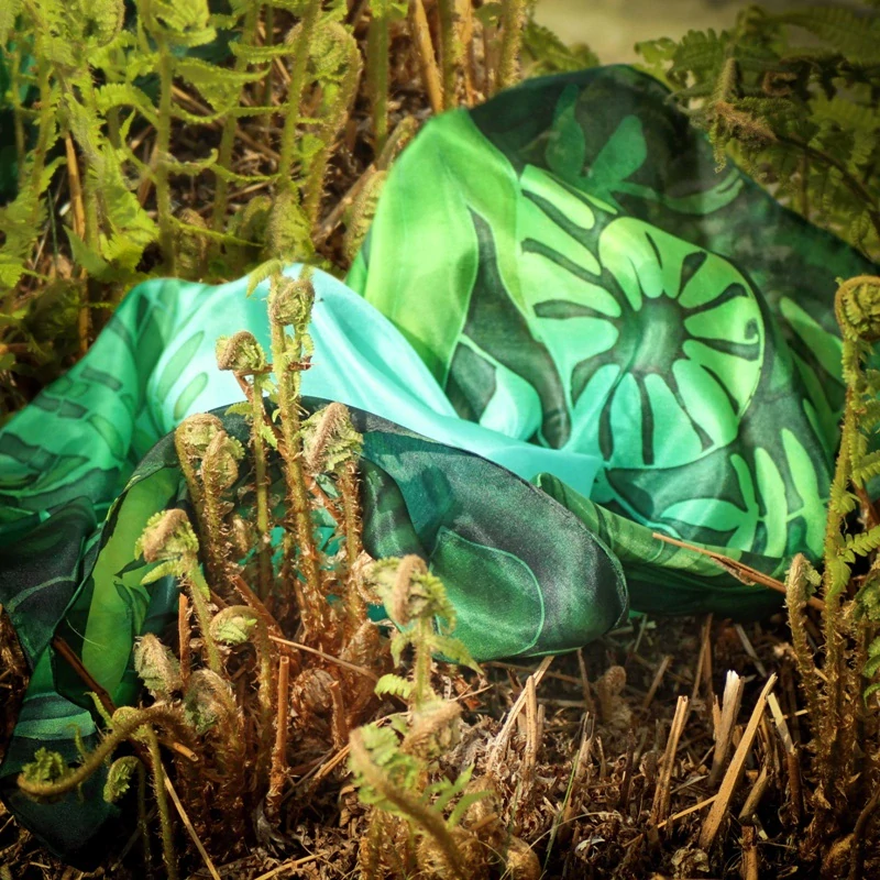 Hedvábný šátek - V kapradí